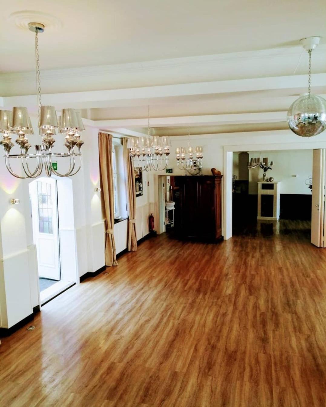 Zur Sonne "Gasthaus-Bar-Events" Poppenhausen Exteriör bild
