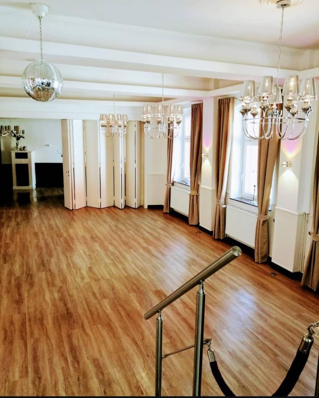 Zur Sonne "Gasthaus-Bar-Events" Poppenhausen Exteriör bild
