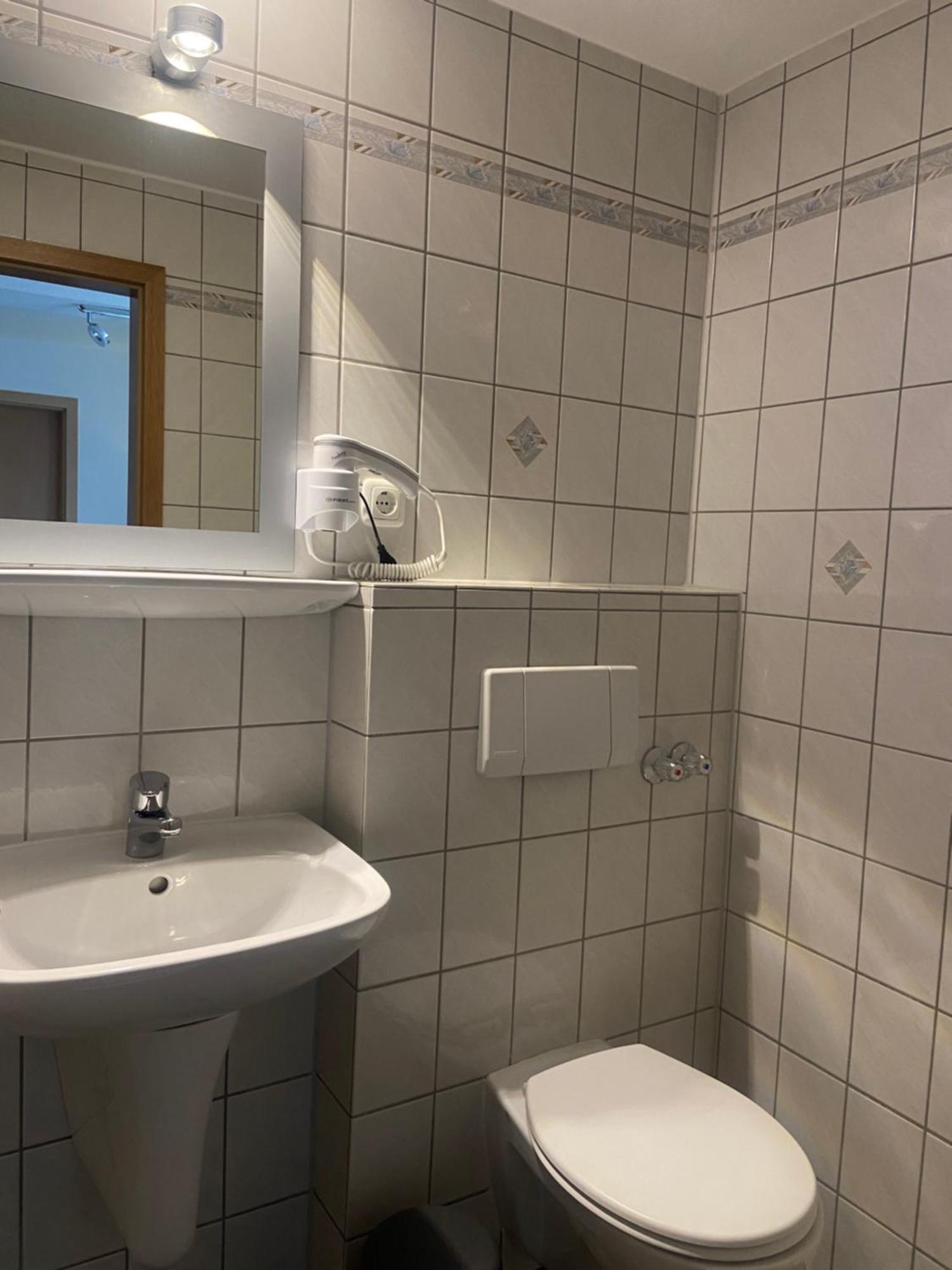 Zur Sonne "Gasthaus-Bar-Events" Poppenhausen Exteriör bild