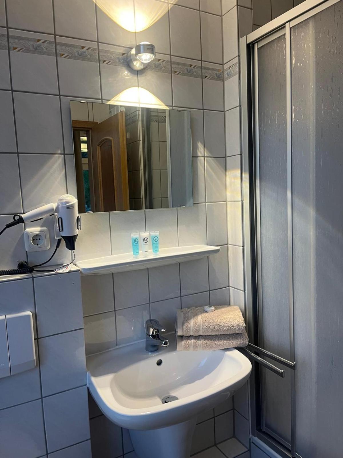 Zur Sonne "Gasthaus-Bar-Events" Poppenhausen Exteriör bild